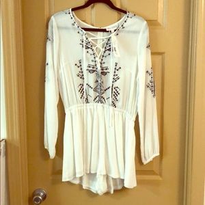 Cute white romper!